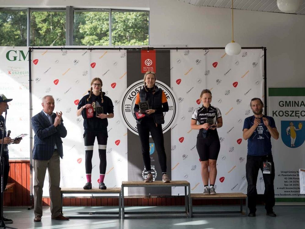 Magda na podium cyklu Mały Tour Szutrowy